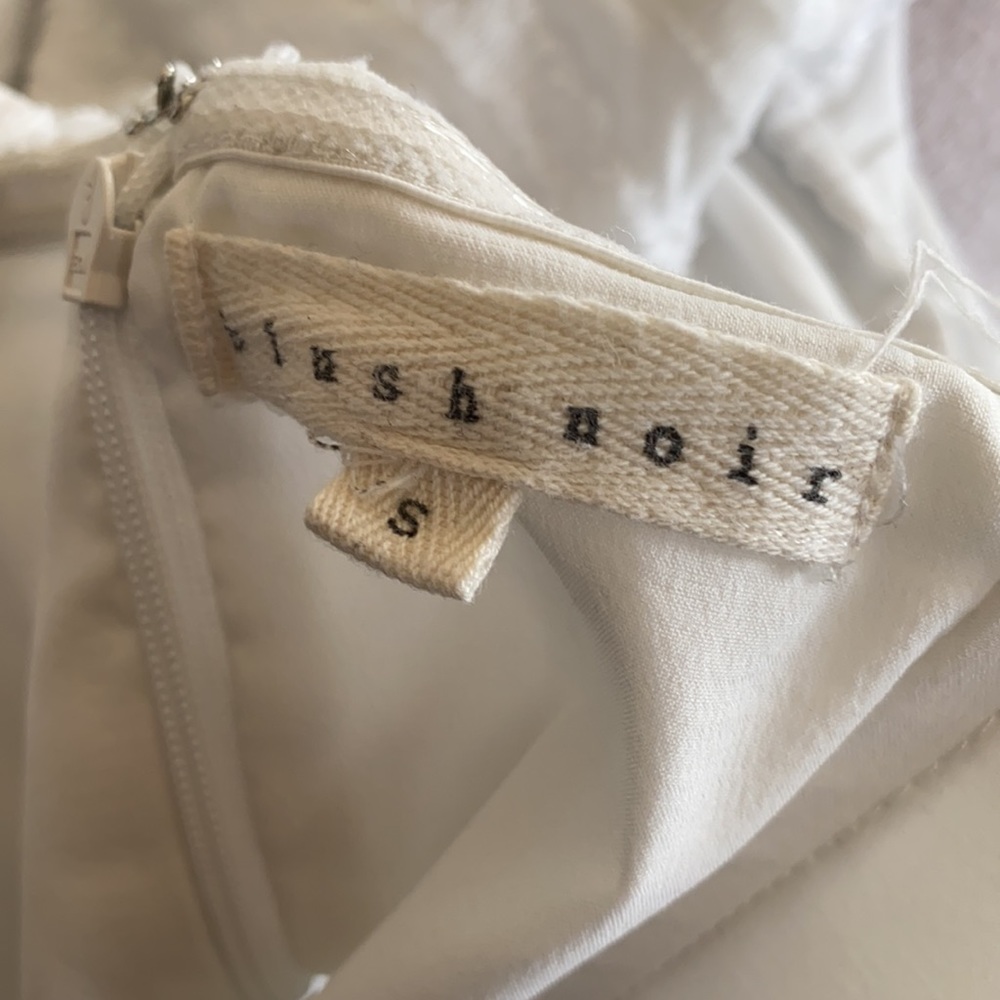 Blush Noir Urban Outfitters  waterfall ruffle sleeve cropped top S - Picture 4 of 5